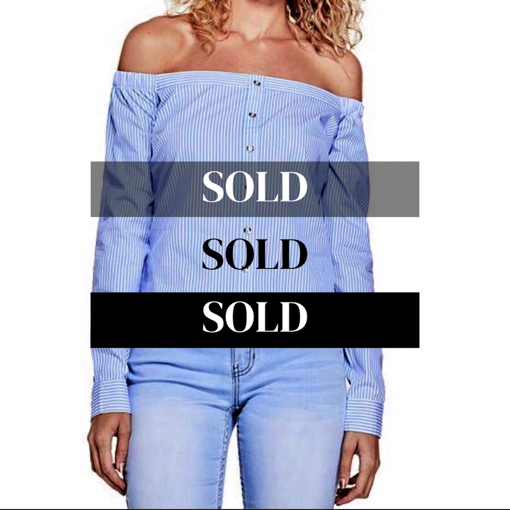 ⛔️SOLD⛔️GuessOff the Shoulder Top